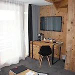 M De 5*