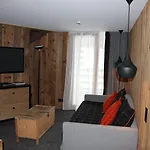 Отель M De 5*