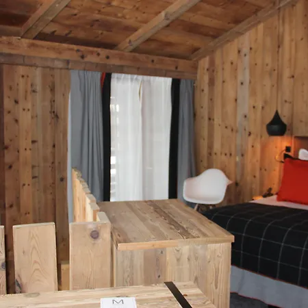 M De Hotel 5*