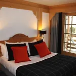 M De Otel