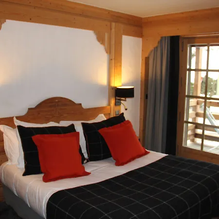 M De Otel
